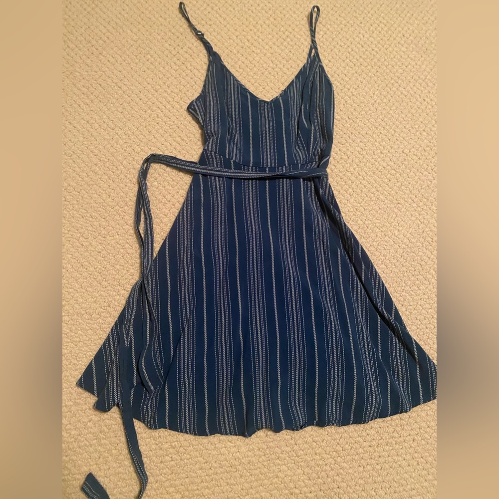 Super cute blue and white dress size XS. Perfect for summer!